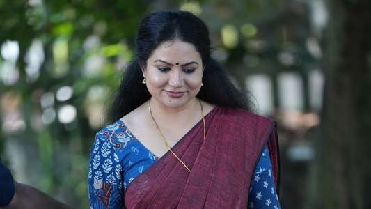 Raveendra Nee Evide? - Backdrops