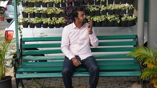 Raveendra Nee Evide? - Backdrops