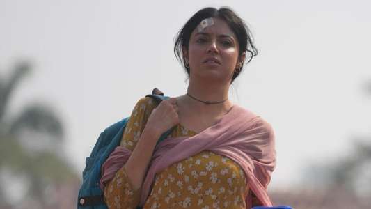 Ek Chatur Naar - Backdrops
