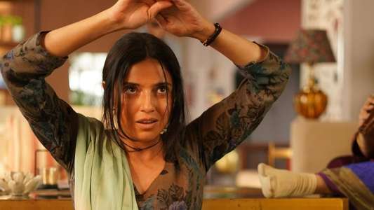 Ek Chatur Naar - Backdrops