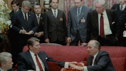 Turning Point: The Bomb and the Cold War - Backdrops