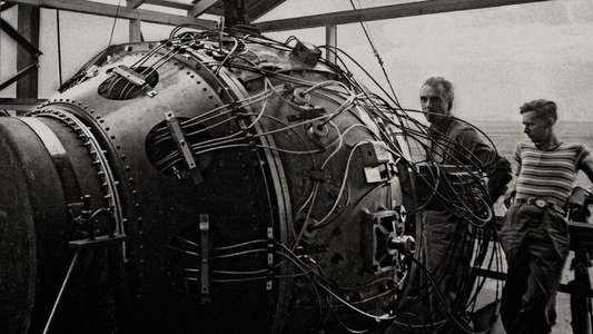 Turning Point: The Bomb and the Cold War - Backdrops