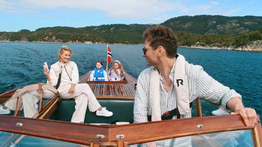 Victoria Must Go - Backdrops