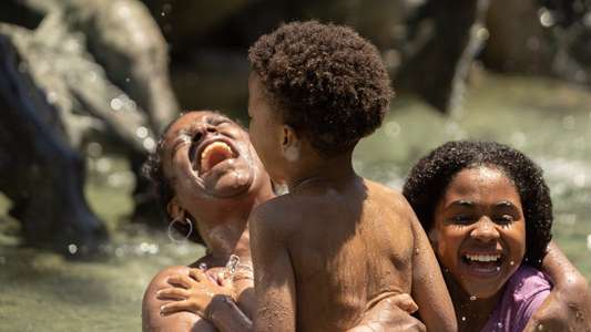 The Best Mother in the World - Backdrops