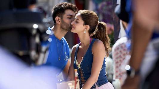 Tu Meri Main Tera Main Tera Tu Meri - Backdrops