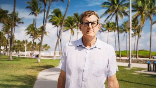 Louis Theroux: Inside the Manosphere - Backdrops