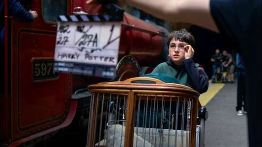 Finding Harry: The Craft Behind the Magic - Backdrops