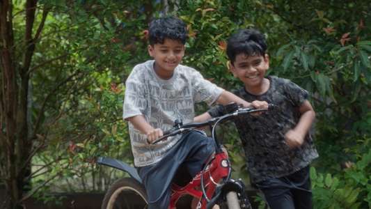 Vaazha II: Biopic of a Billion Bros - Backdrops