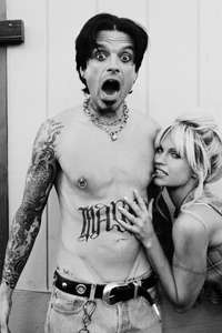 Pam And Tommy - Posters