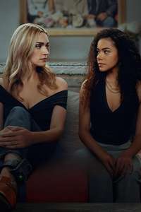 Ginny And Georgia - Posters