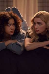 Ginny And Georgia - Posters