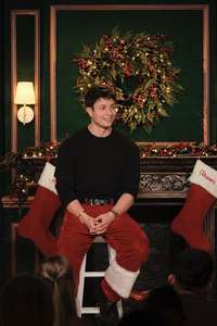 Matt Rife: Unwrapped - A Christmas Crowd Work Special - Posters
