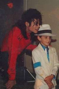 Leaving Neverland - Posters