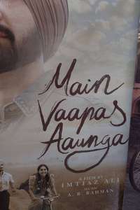 Main Vaapas Aaunga - Posters
