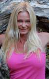 Raye Hollitt