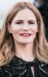 Jennifer Jason Leigh